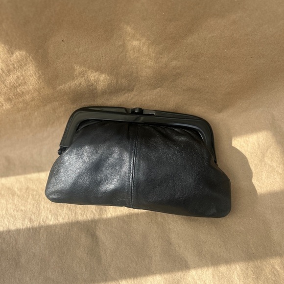 Eatons Handbags - Eatons 1960’s Black Leather with Bakelite Kisslock Vintage Clutch Handbag